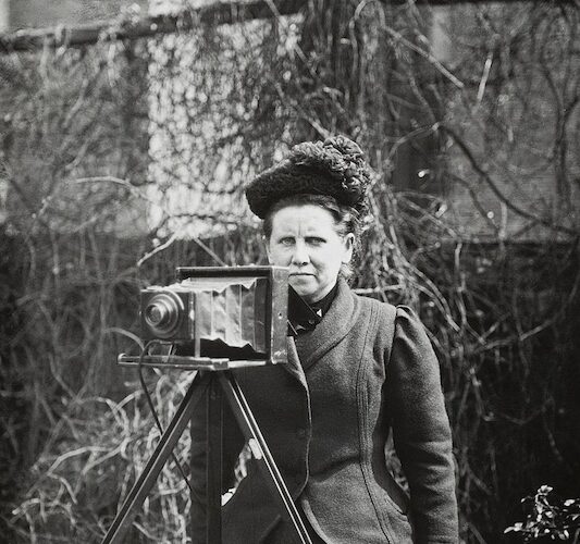 English Heritage plan Blue Plaque to Christina Broom – considered Britain’s first female press photographer